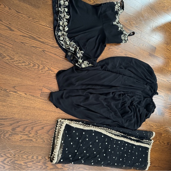 Indian & Pakistani style suit - Picture 14 of 14